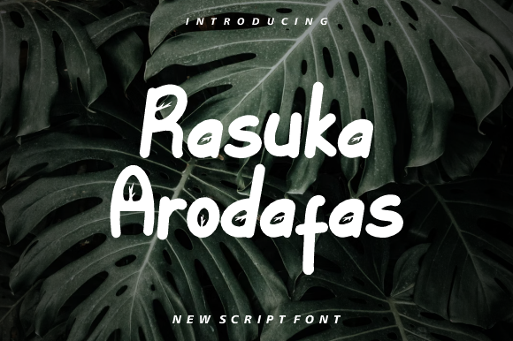 Rasuka Arodafas: The Vintage Display Typeface for Handmade Brands